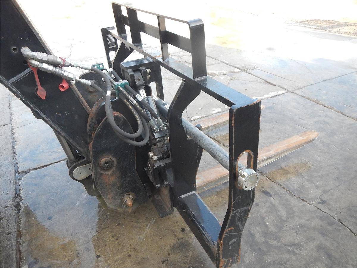 Used 2014 CATERPILLAR TL943C