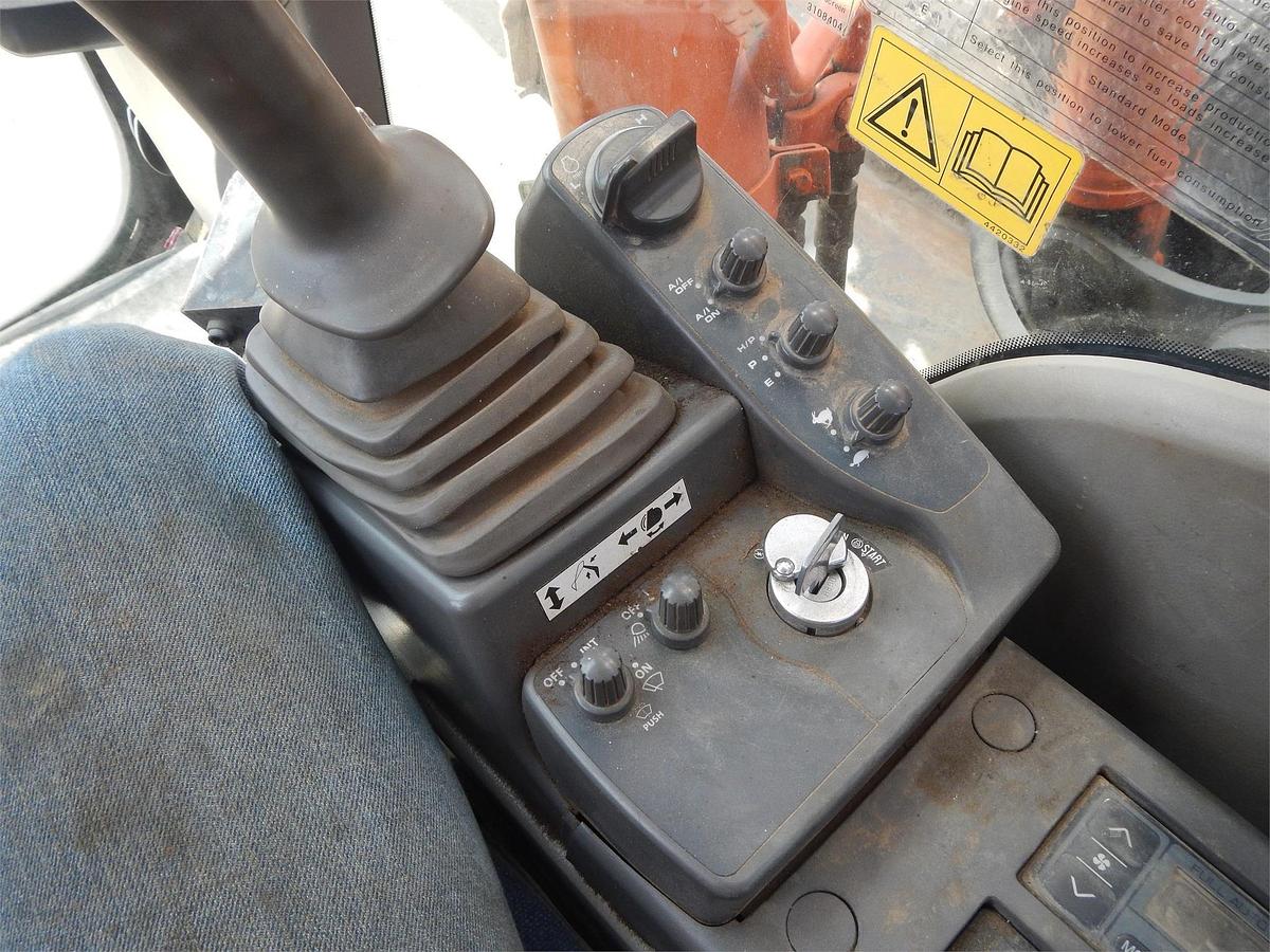 Used 2006 HITACHI ZX240 LC-3