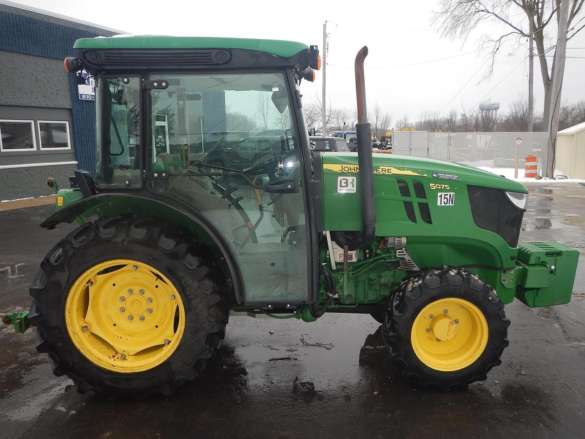 Used 2021 JOHN DEERE 5075GN