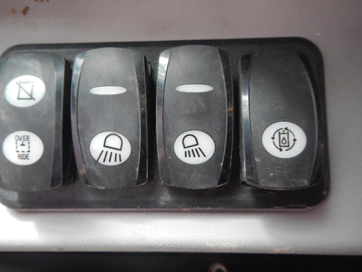 Used 2017 CATERPILLAR 239D