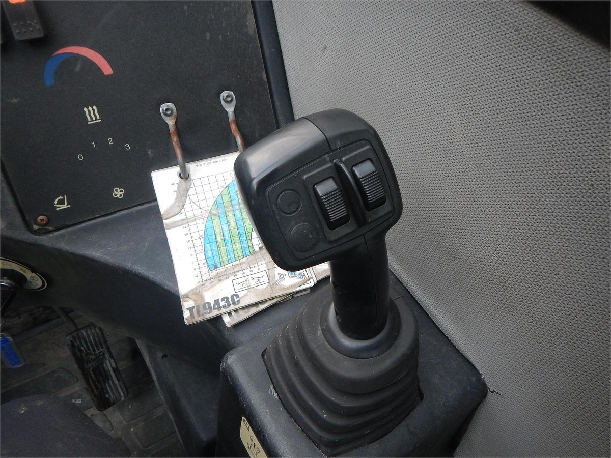 Used 2014 CATERPILLAR TL943C