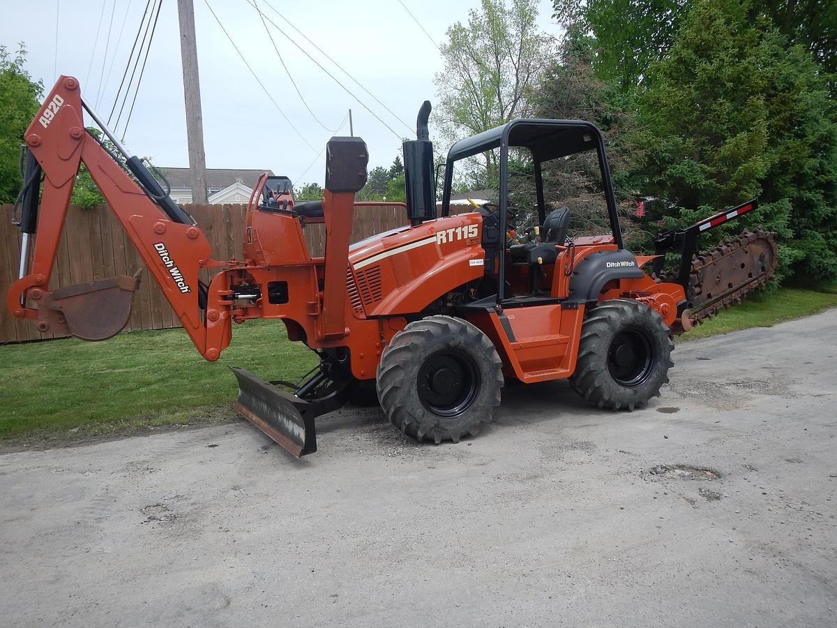 Used 2002 DITCH WITCH RT115H