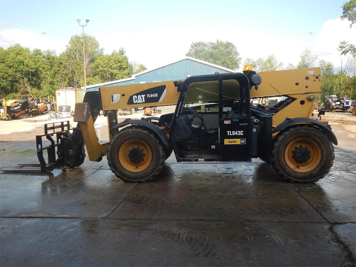 Used 2014 CATERPILLAR TL943C