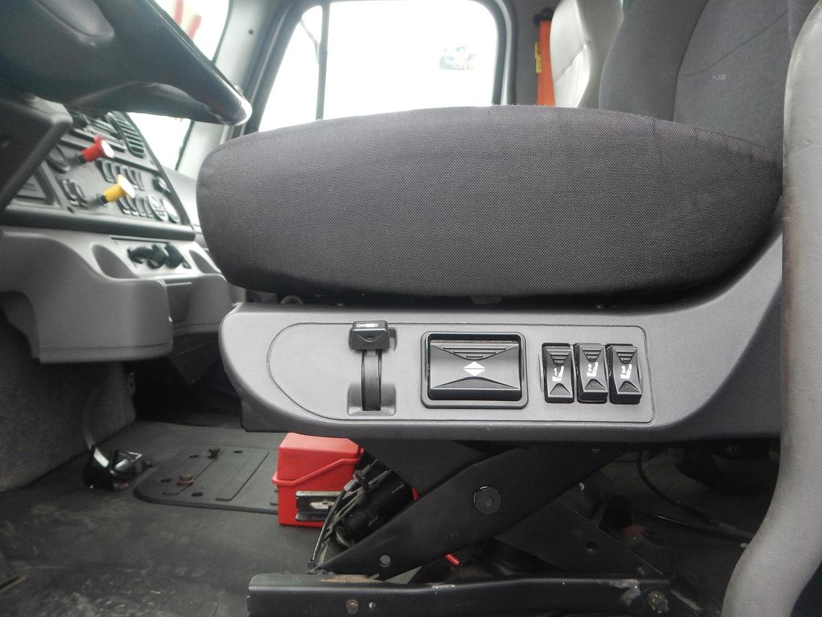 Used 2016 FREIGHTLINER BUSINESS CLASS M2 106