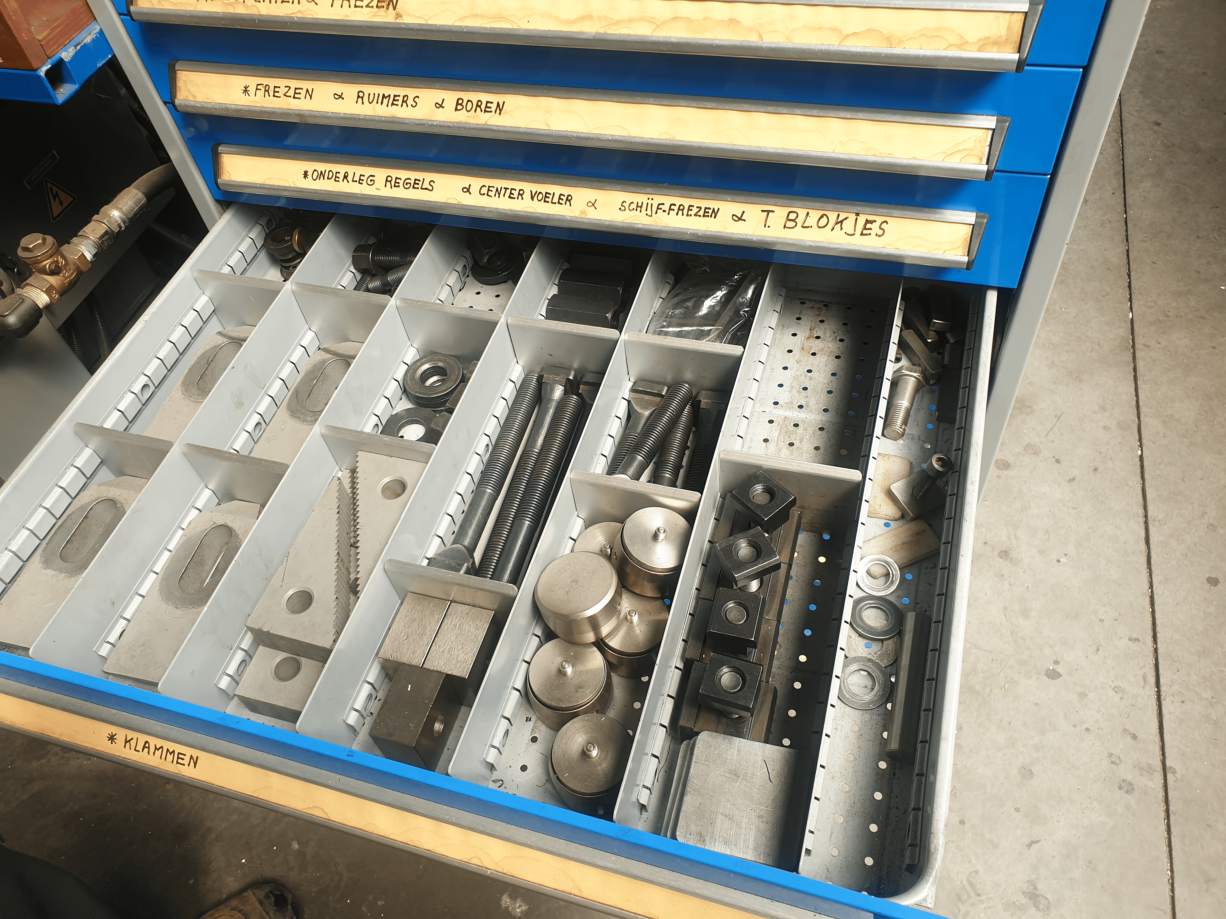 Used Kiheung KMB-U3 - Milling Machine - 1999