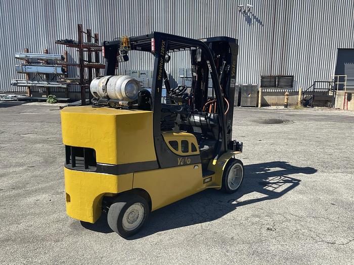 Used 12,000 POUND YALE FORKLIFT W/ OPTION FOR ROLL CLAMP