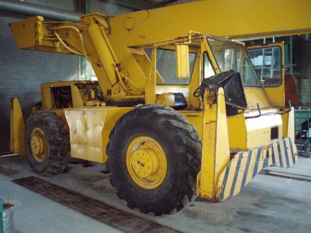 Used 28 Ton P&H / Harnisfeger Series 100 Hydraulic Rough Terrain Crane; 4 Wheel