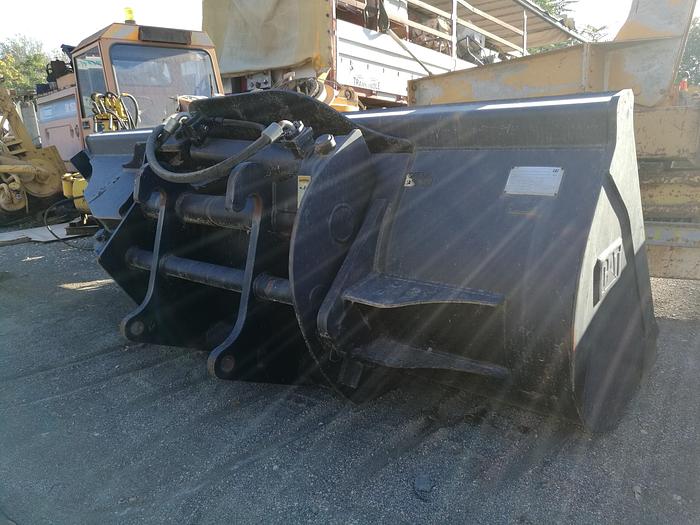 Usato BENNE per escavatori di varie misure, CAT, Calabro, Mantovani, Romea