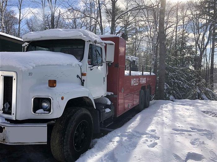Used 1996 International 2300 Gallon Water & Pipe Truck
