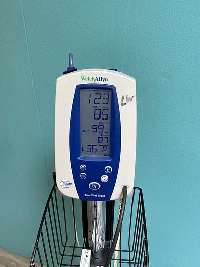 Used Welch Allyn Spot Vital Signs Monitor auf Trolley + Manschette, Fingersensor SpO2 Temperatur Sensor