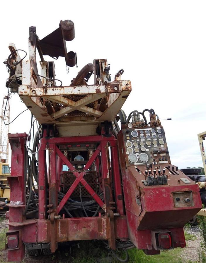 Used Dresser T70W on 1981 Crane Carrier Drill Rig 8x4 Twin-Steer Drill Truck