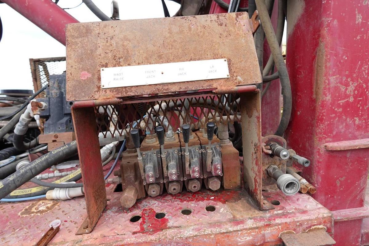 Used Dresser T70W on 1981 Crane Carrier Drill Rig 8x4 Twin-Steer Drill Truck