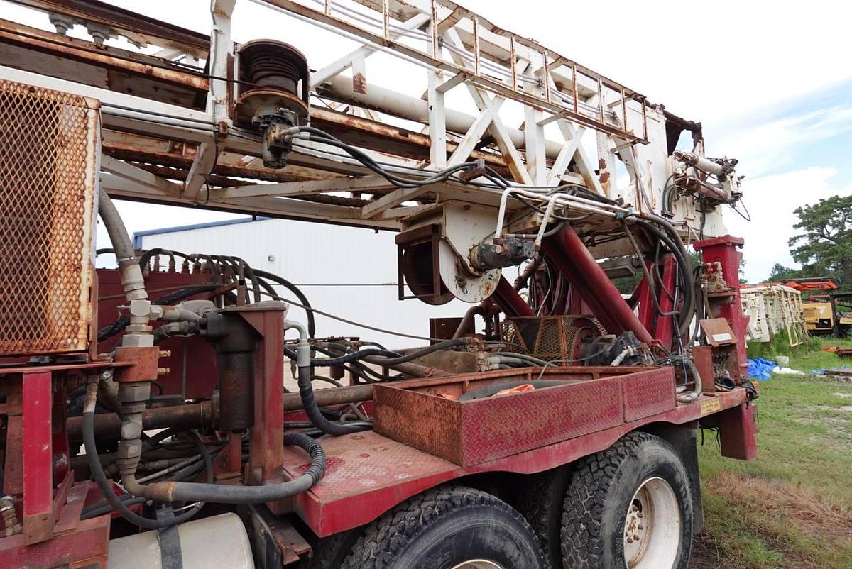 Used Dresser T70W on 1981 Crane Carrier Drill Rig 8x4 Twin-Steer Drill Truck