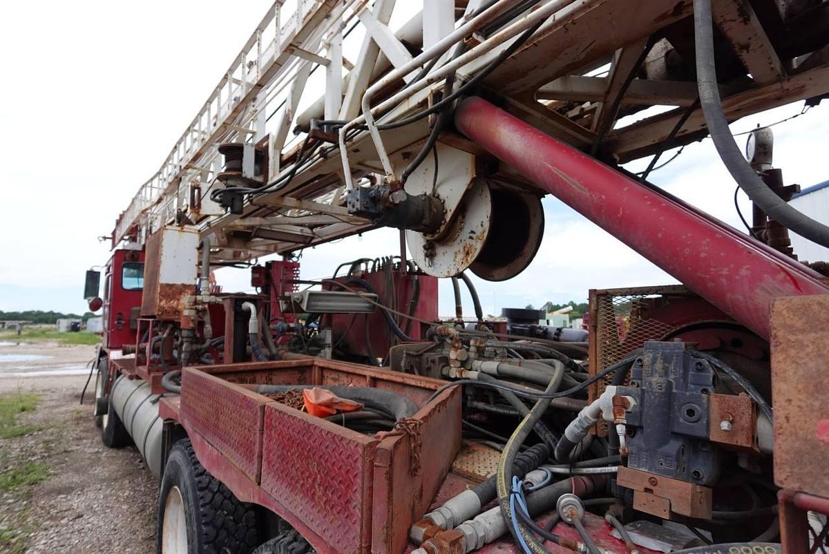 Used Dresser T70W on 1981 Crane Carrier Drill Rig 8x4 Twin-Steer Drill Truck