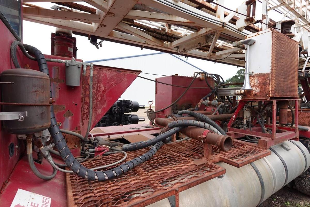 Used Dresser T70W on 1981 Crane Carrier Drill Rig 8x4 Twin-Steer Drill Truck