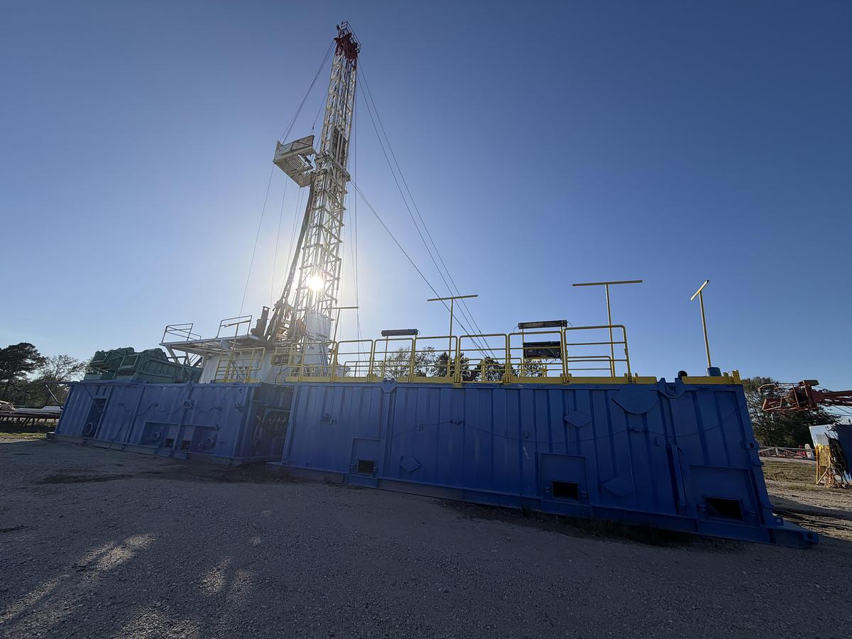 Used Item 10063 - 2010 Crown Duke CE1000 S/D Oil Drilling Rig