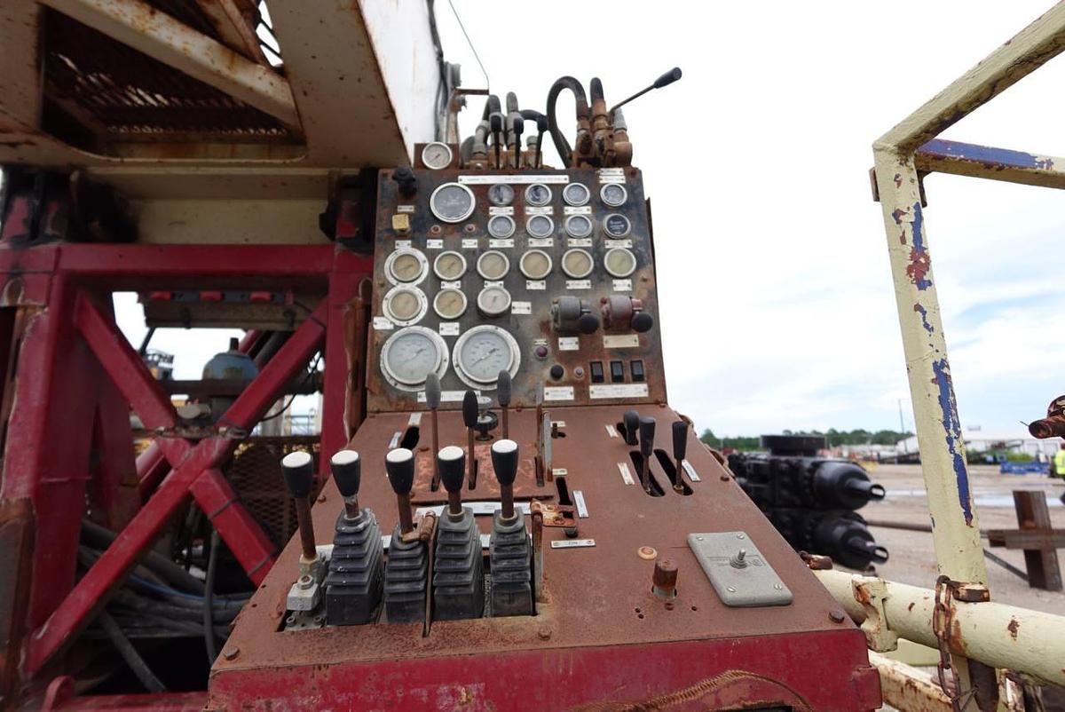 Used Dresser T70W on 1981 Crane Carrier Drill Rig 8x4 Twin-Steer Drill Truck