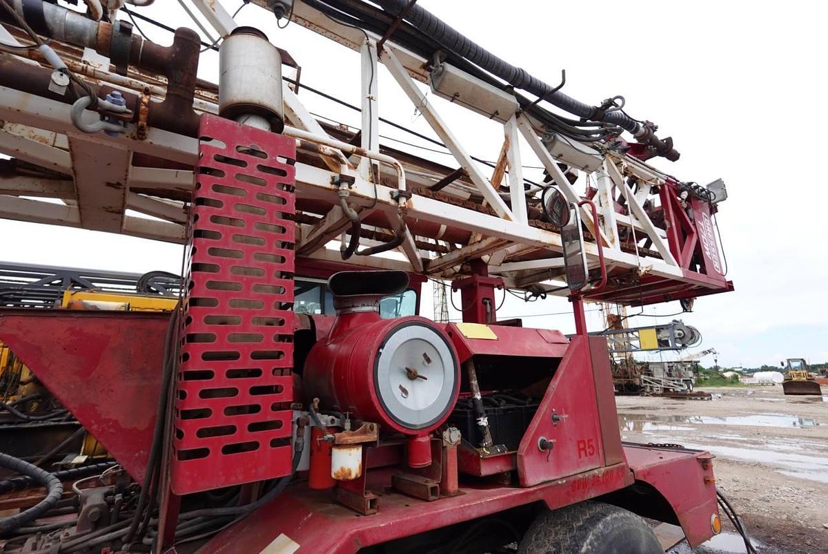 Used Dresser T70W on 1981 Crane Carrier Drill Rig 8x4 Twin-Steer Drill Truck
