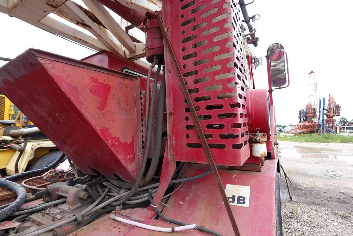 Used Dresser T70W on 1981 Crane Carrier Drill Rig 8x4 Twin-Steer Drill Truck