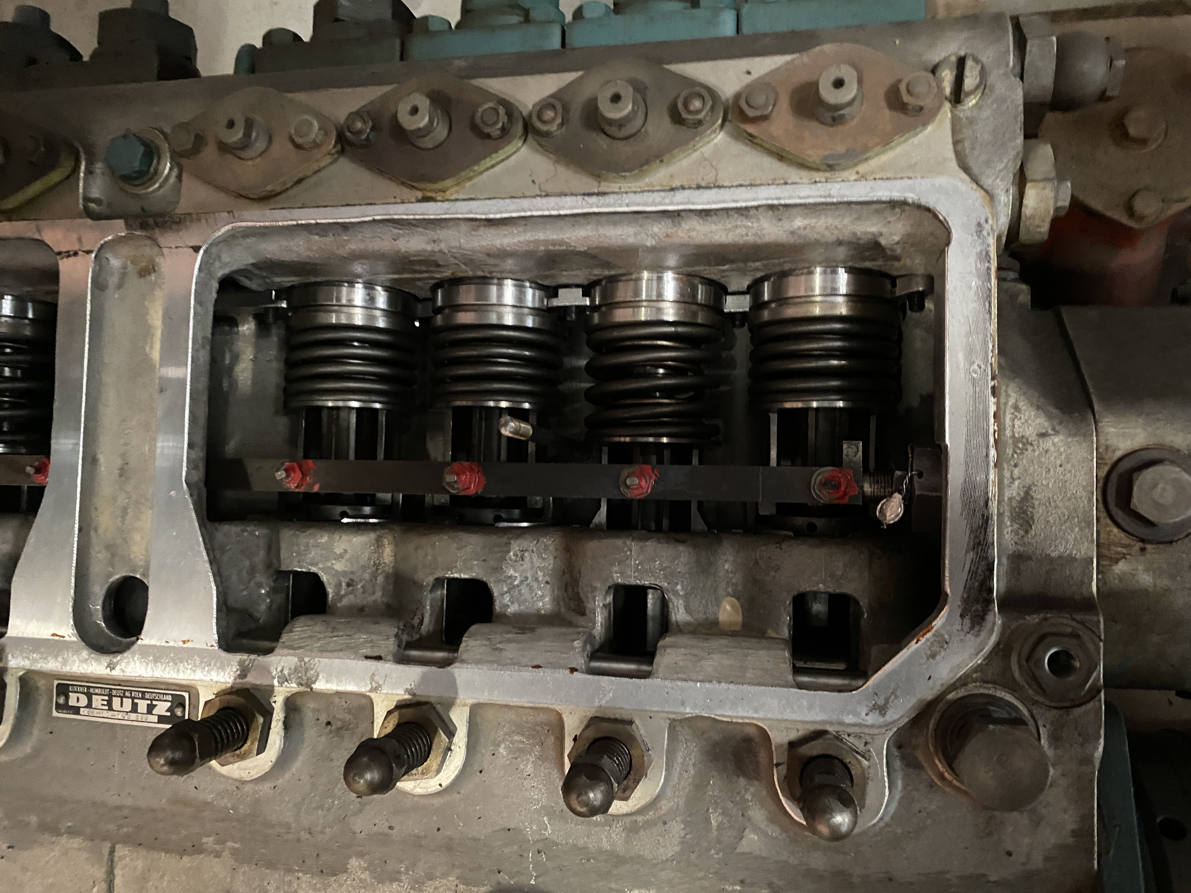 Used FUEL INJECTION PUMP DEUTZ BV8M545 - P/N 199-17-100-390