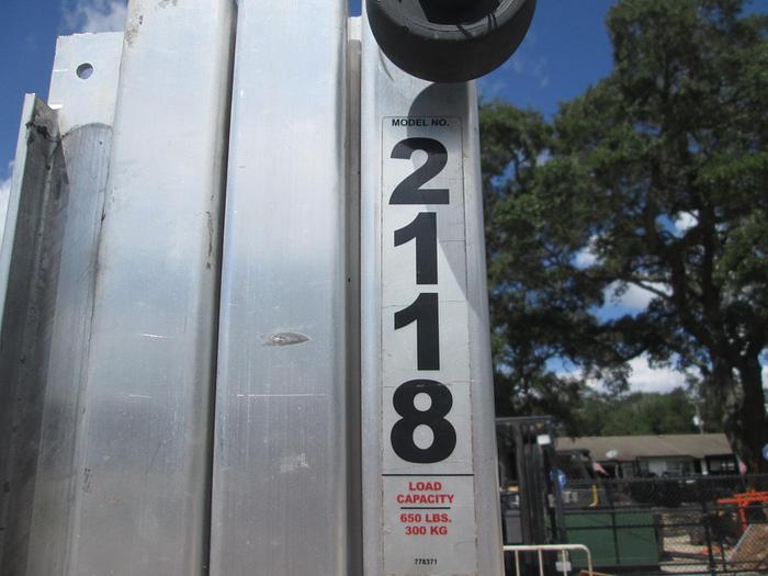 Used Sumner 2118 18' Material Lift