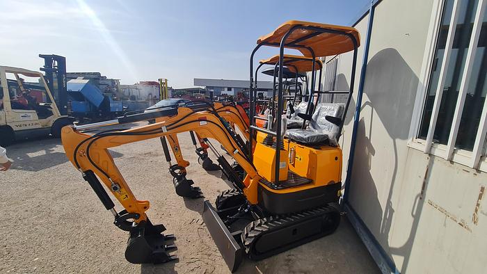 2022 Mini Excavator XN08 - 880 kg.