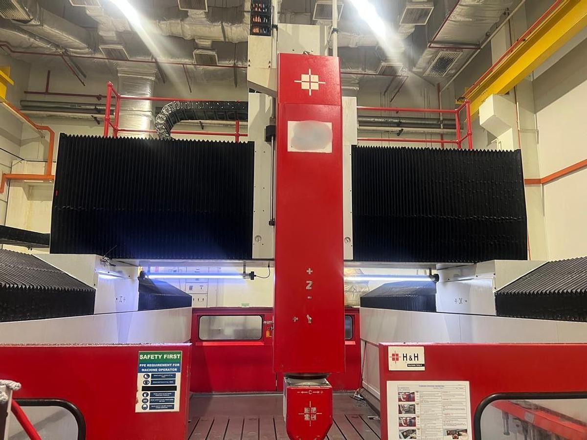 Used H&H ULTRA5 Moving Column Machining Center Year 2013