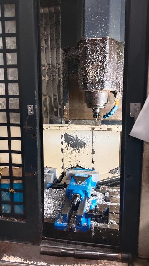 Used Makino S56 Vertical Machining Center Year 2005