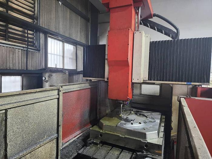 Used Year 2002 Awea VP-2012 Vertical Machining Center