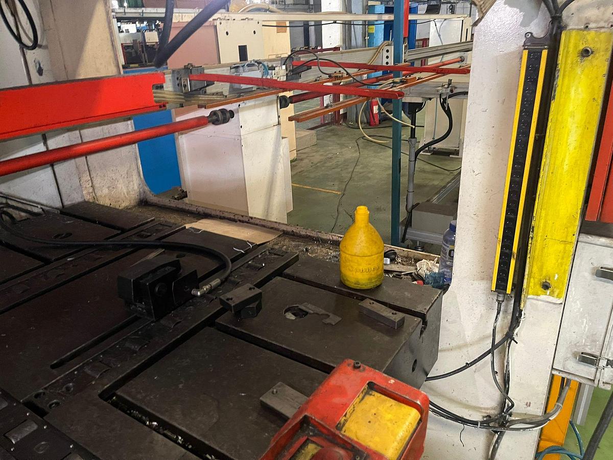 Used Kukil KDH-300E High Speed Stamping Machine Year 2011