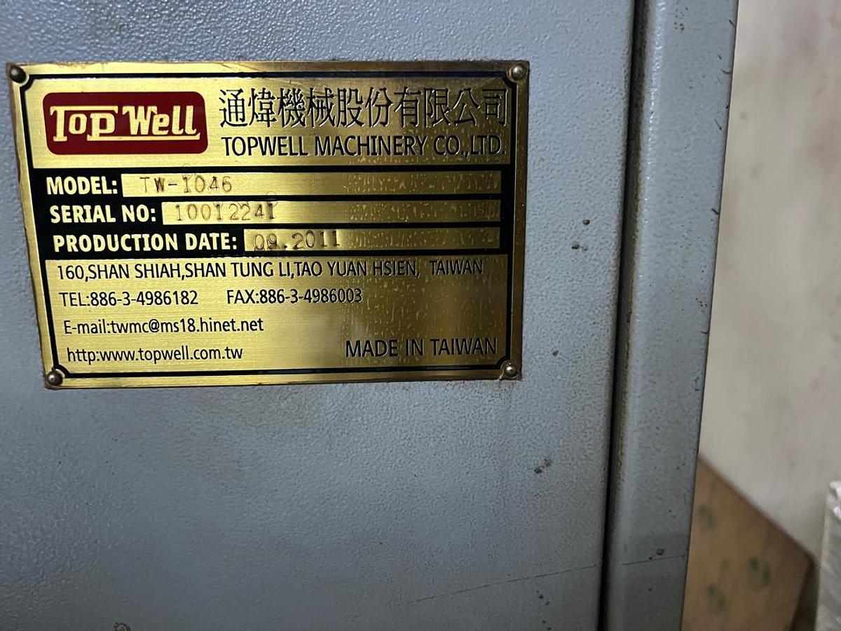 Used Topwell TW-1046 Vertical Machining Center Year 2011