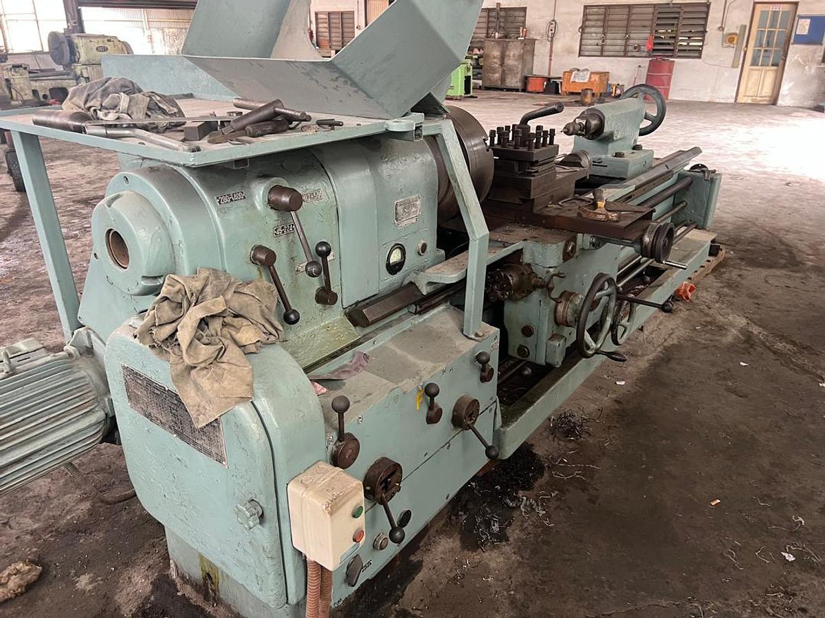 Used Injeon 1600mm Conventional Lathe (D.P.R.K)