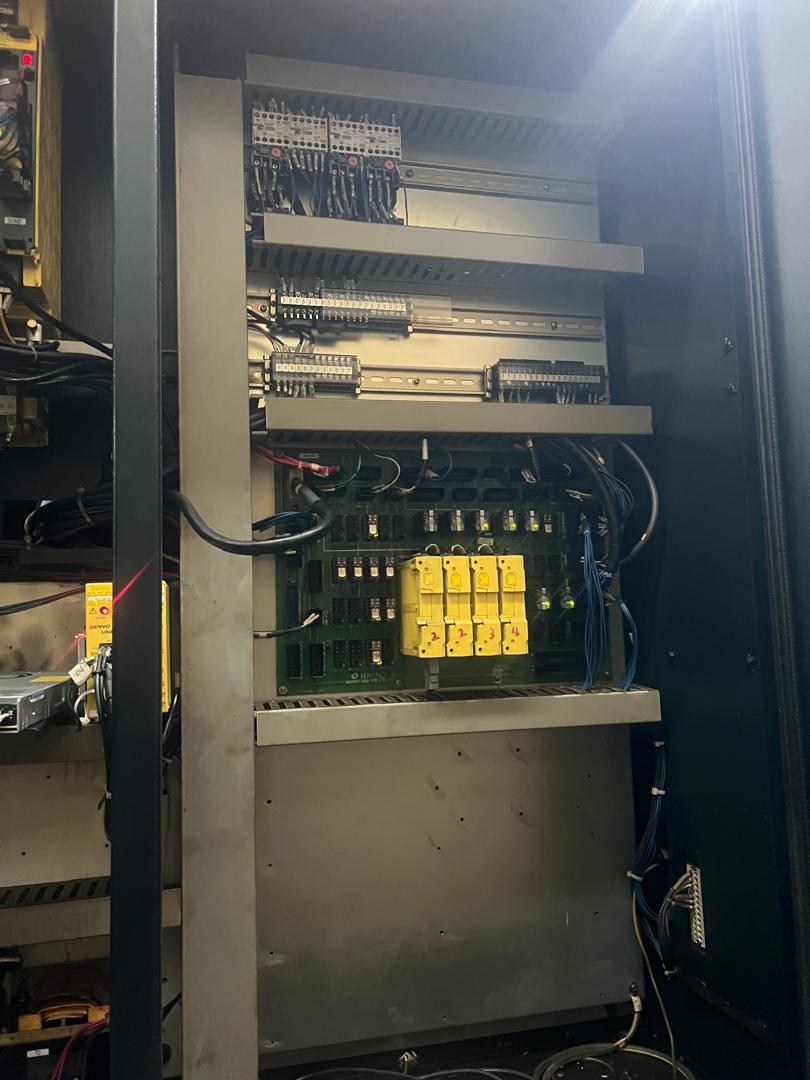 Used Makino S33L Vertical Machining Center Year 2003