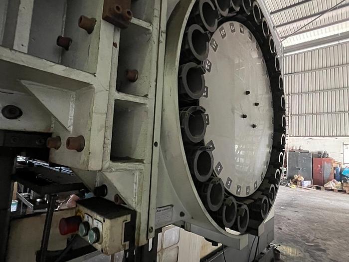 Used CHANG Model CDM-2000SD Year 2011 Double Column Machining Center