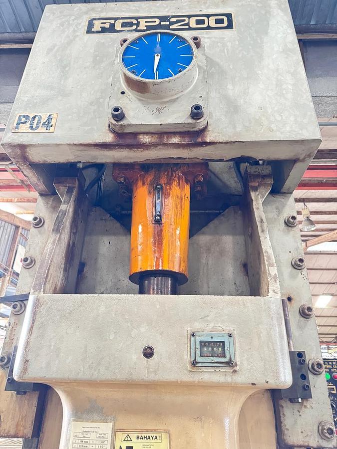 Used Fong Yu FCP-200 Stamping Press Machine 200T