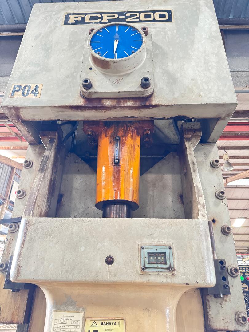 Used Fong Yu FCP-200 Stamping Press Machine 200T