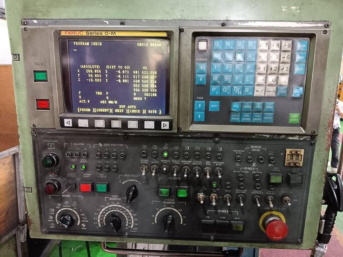Used HWACHEON Ecomil-85V Year 1998 CNC Vertical Machining Center