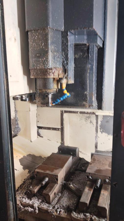 Used Makino S56 Vertical Machining Center Year 2005