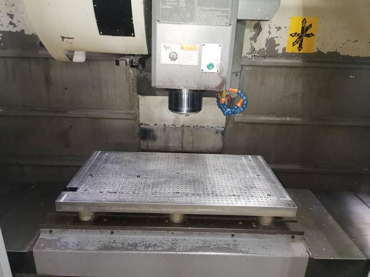 Used Awea AF-1000 Vertical Machining Center Year 2004