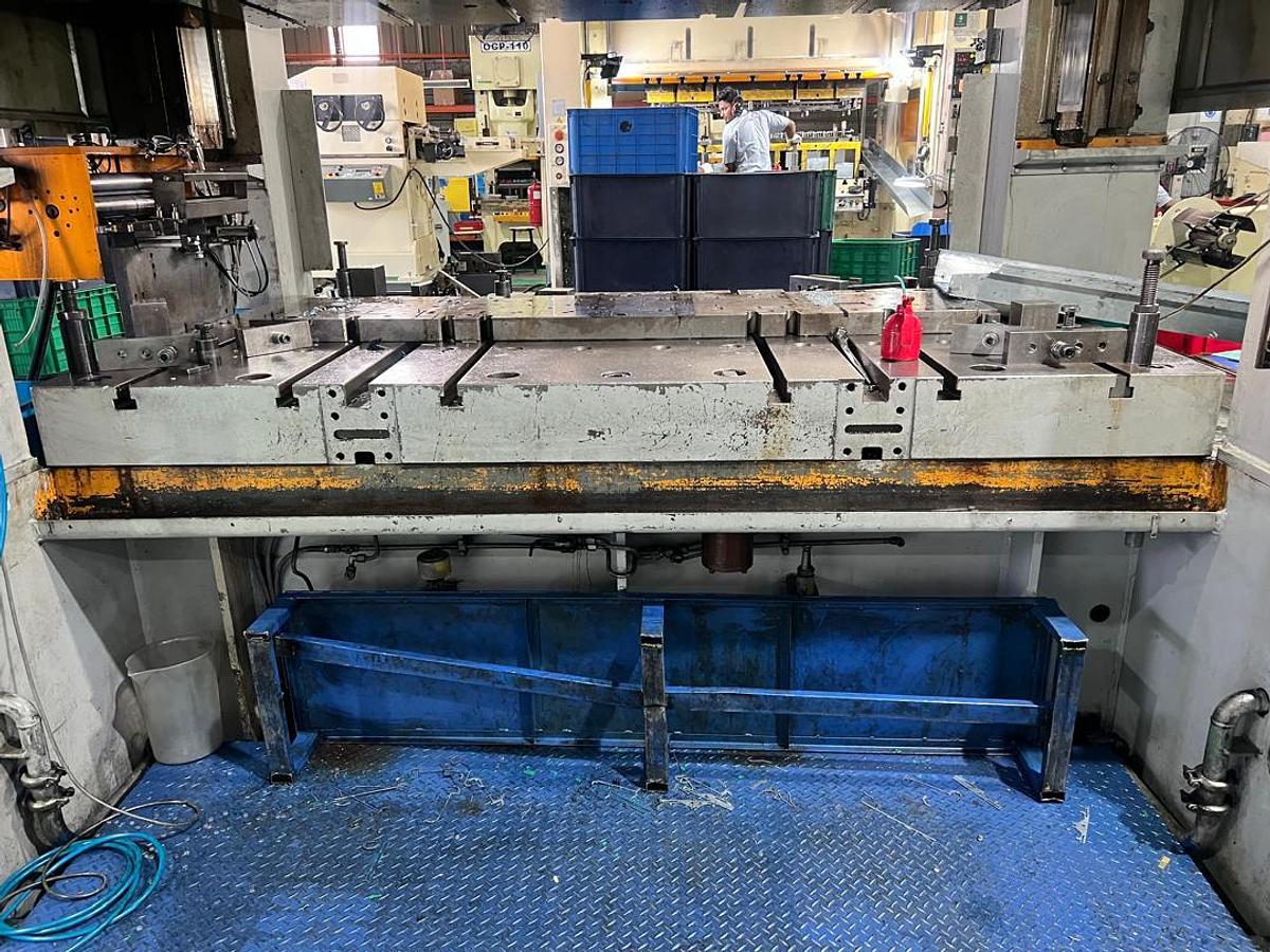 Used Aida D-30 300T Stamping Press Year 1981