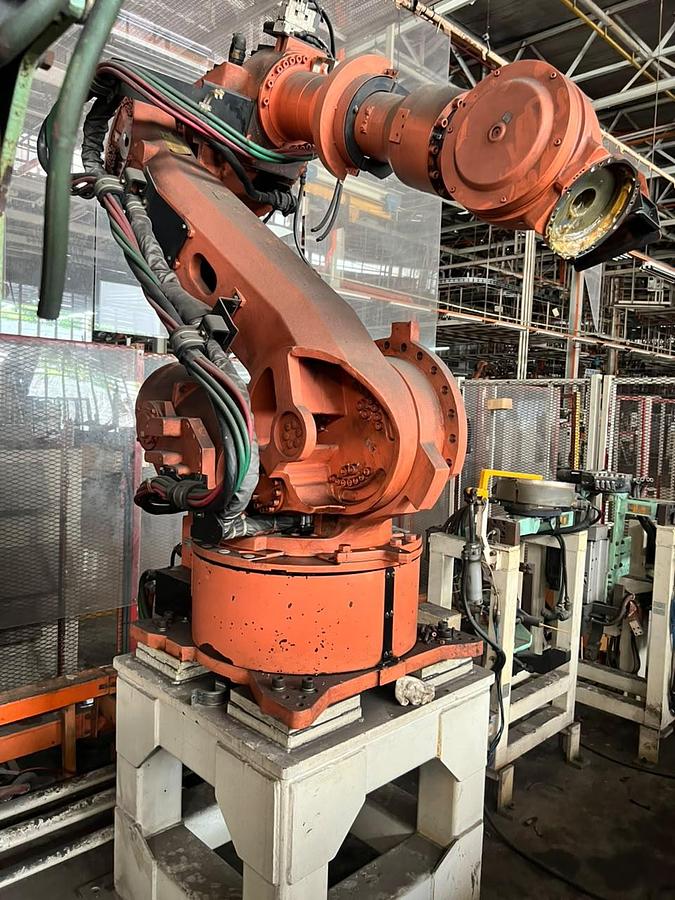 Used  Yaskawa Motoman YR-ES200N-A00 Industrial Spot Welding Robot Year 2008