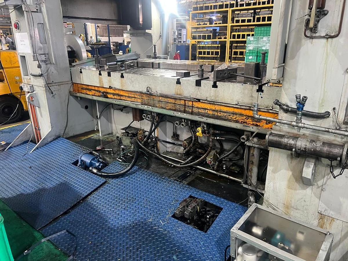 Used Aida D-30 300T Stamping Press Year 1981