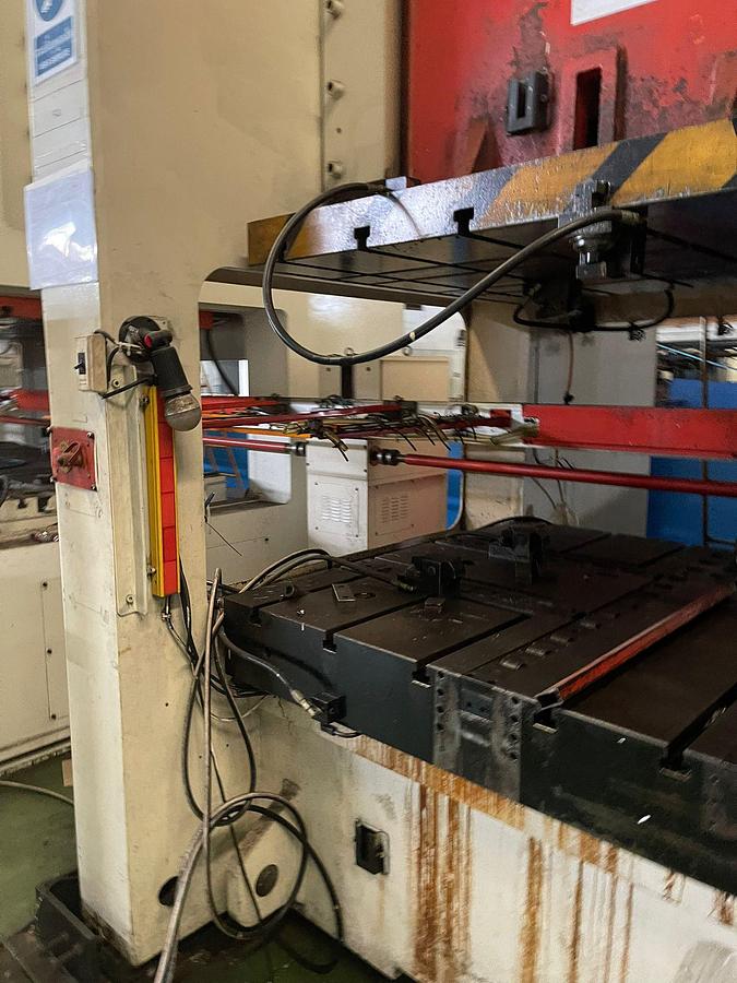 Used Kukil KDH-300E High Speed Stamping Machine Year 2011
