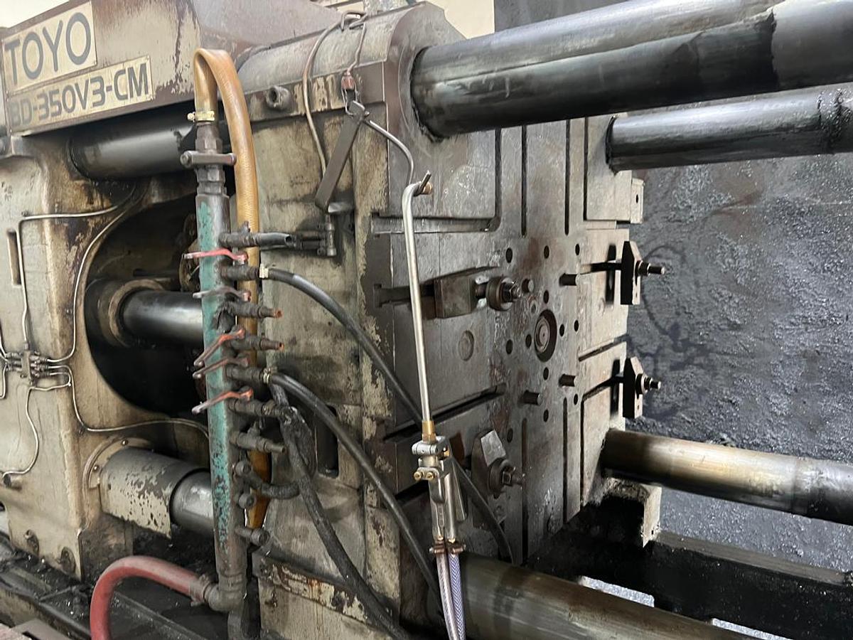 Used TOYO 350T Model BD-350V3-CM Year 2000 Die Casting Machine