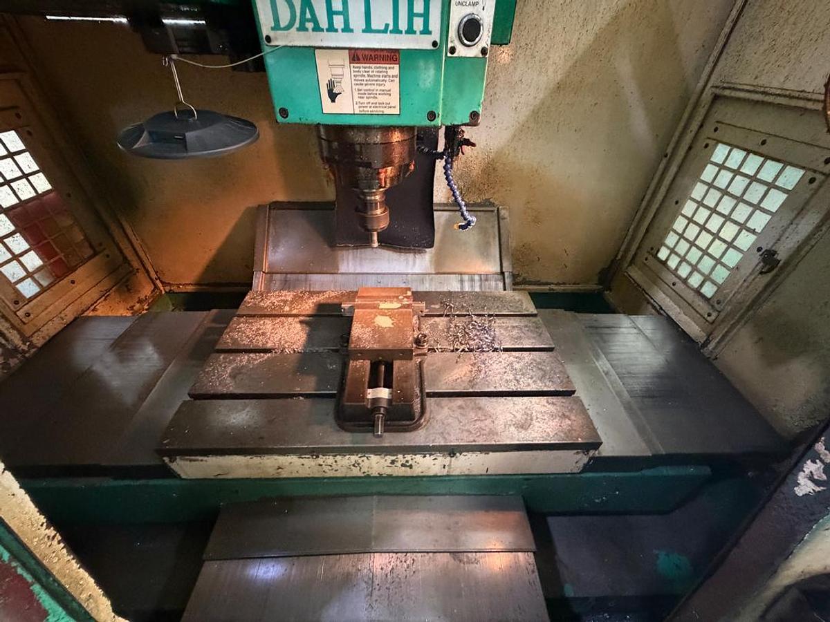 Used Dahlih MCV-720 Vertical Machining Center Year 2000