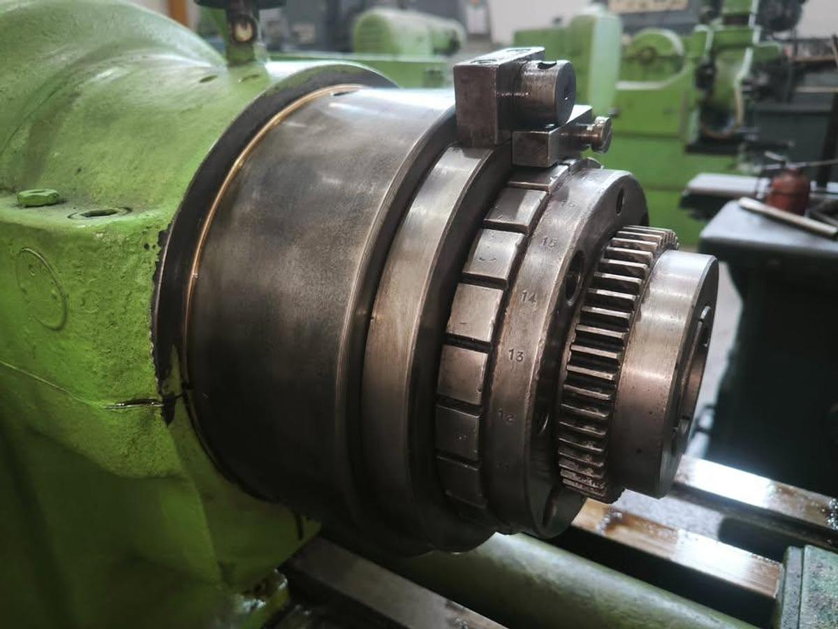 Used LEES BRADNER HT 21" x 98" Thread Milling Machine