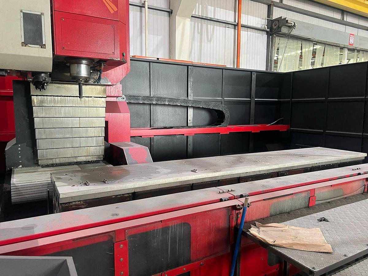 Used Leader RH4-35 Moving Column Machining Center