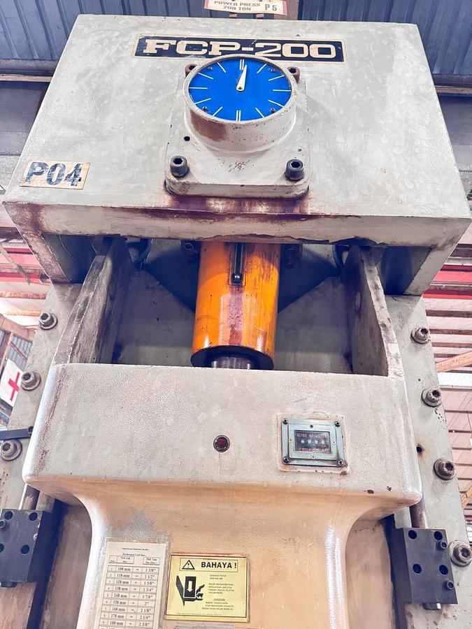 Used Fong Yu FCP-200 Stamping Press Machine 200T