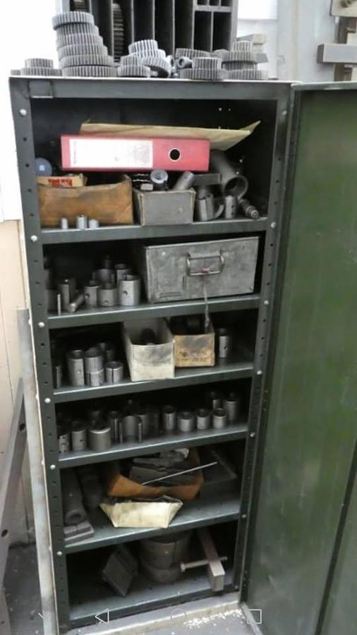 Used LEES BRADNER HT 21" x 98" Thread Milling Machine