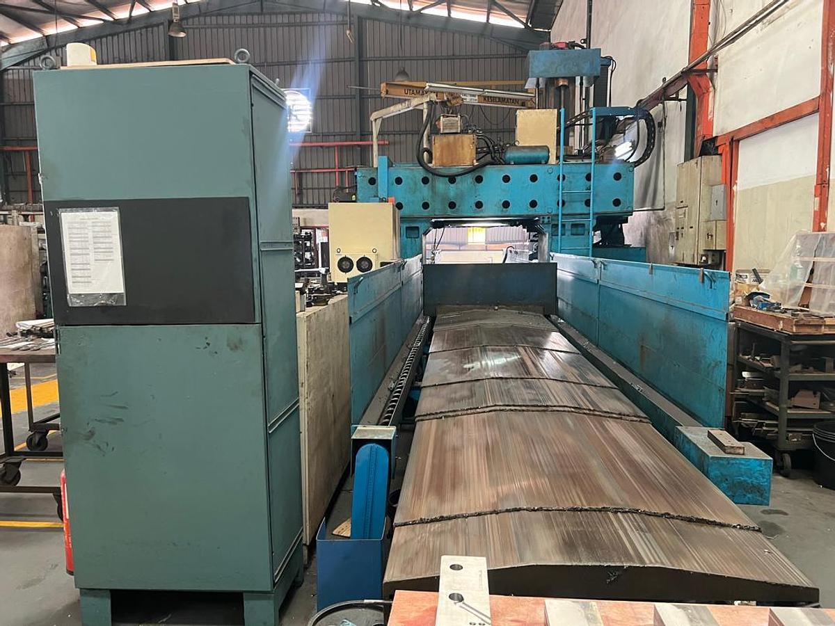 Used Yeong Chyn 6000mm Double Column Machining Center